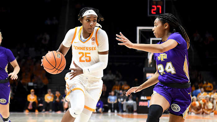 Tennessee's Jordan Horston drives to the hoop